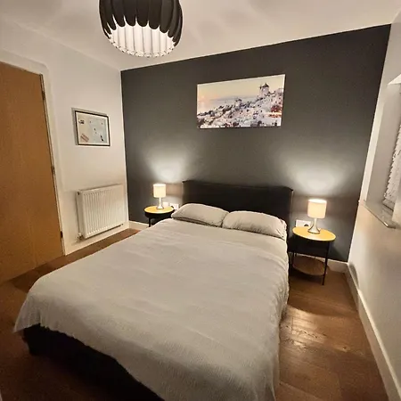 Comfortable 1br House With Fast Wifi & Near Transport By Altoluxo Short Lets & Serviced Daire *