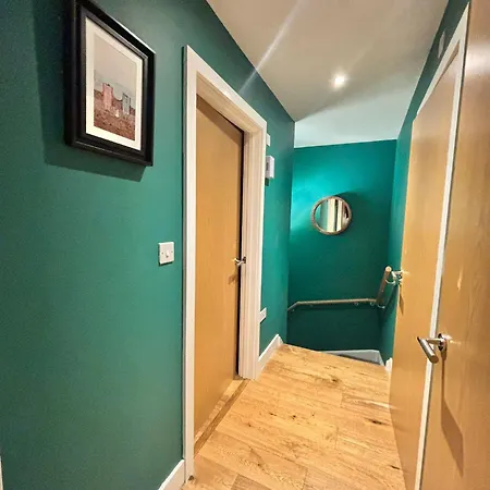 Comfortable 1br House With Fast Wifi & Near Transport By Altoluxo Short Lets & Serviced *