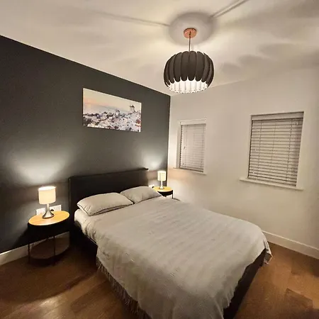 Comfortable 1br House With Fast Wifi & Near Transport By Altoluxo Short Lets & Serviced דירה בריסטול