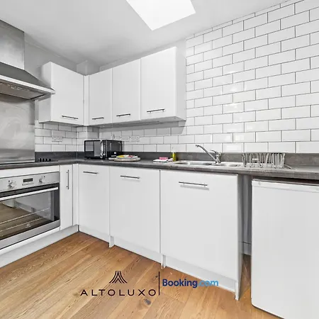 Comfortable 1br House With Fast Wifi & Near Transport By Altoluxo Short Lets & Serviced בריסטול