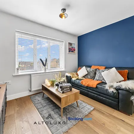 Comfortable 1br House With Fast Wifi & Near Transport By Altoluxo Short Lets & Serviced