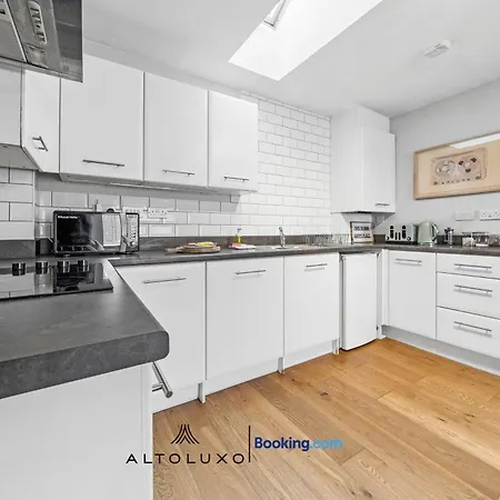 Comfortable 1br House With Fast Wifi & Near Transport By Altoluxo Short Lets & Serviced בריסטול