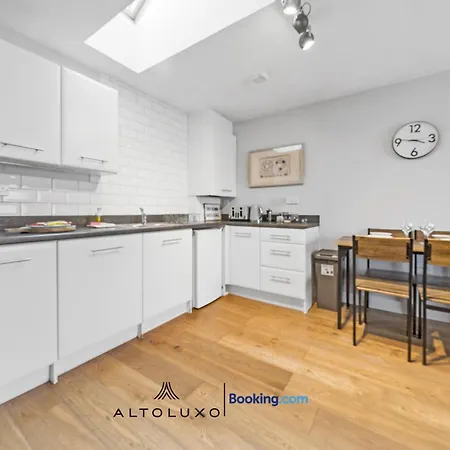 Comfortable 1br House With Fast Wifi & Near Transport By Altoluxo Short Lets & Serviced דירה בריסטול