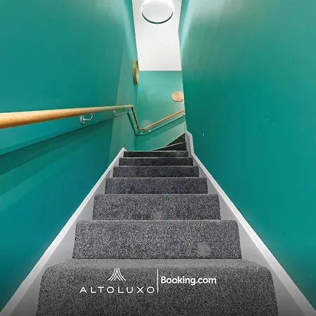 Comfortable 1br House With Fast Wifi & Near Transport By Altoluxo Short Lets & Serviced דירה *