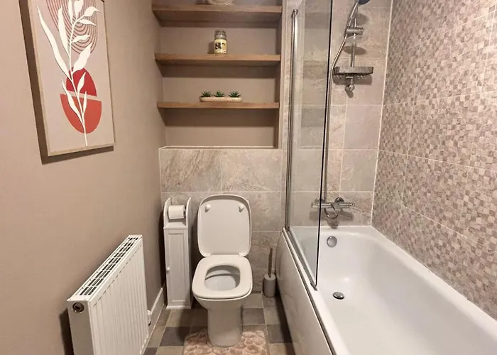 Comfortable 1br House With Fast Wifi & Near Transport By Altoluxo Short Lets & Serviced Apartmán