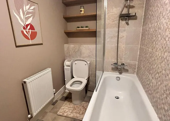 Comfortable 1br House With Fast Wifi & Near Transport By Altoluxo Short Lets & Serviced *