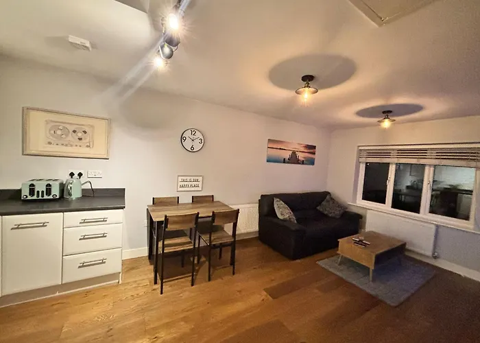 Apartment Comfortable 1br House With Fast Wifi & Near Transport By Altoluxo Short Lets & Serviced *